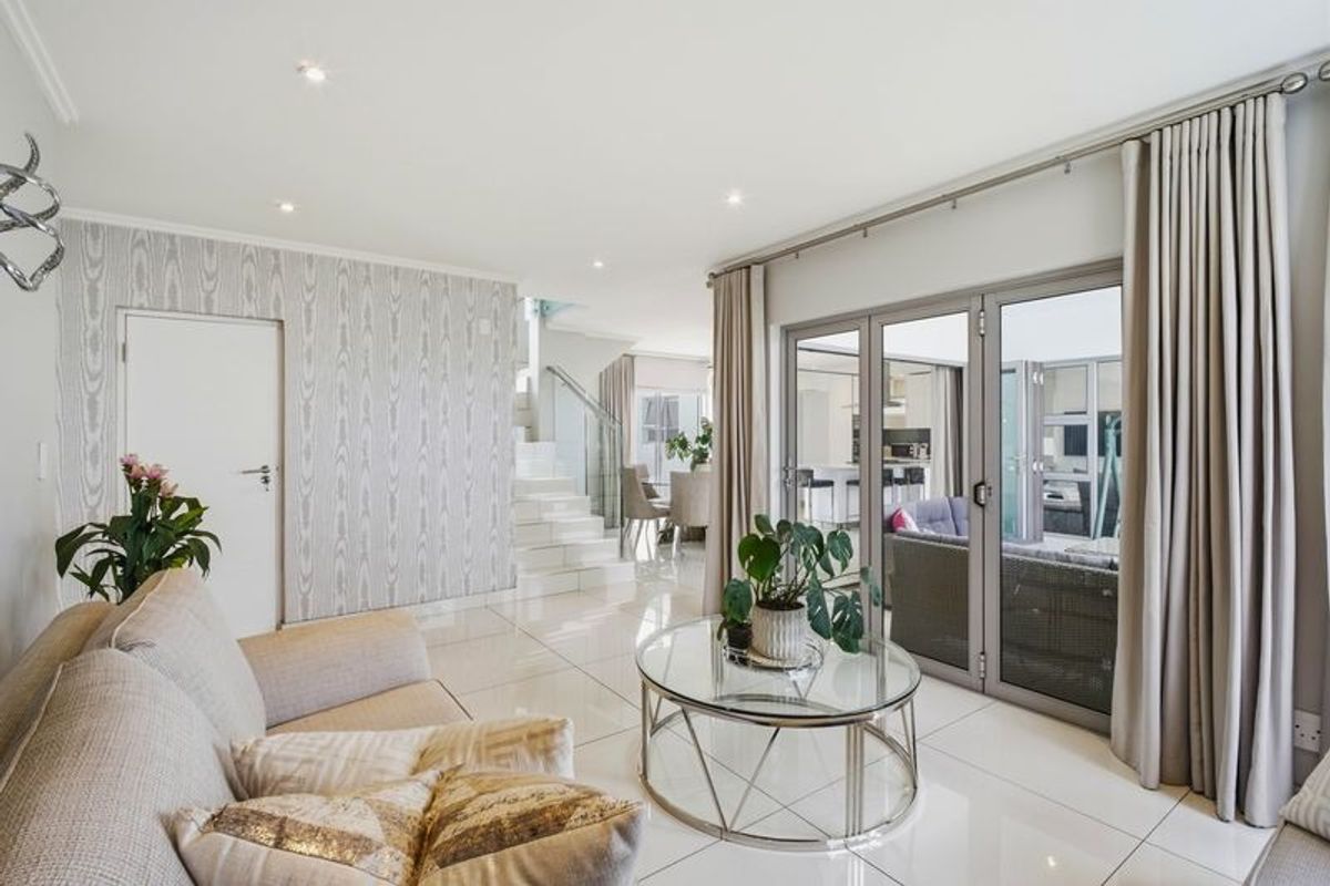 Modern Elegance, Spacious & Seamlessly Designed Luxury Townhouse - Photo 3