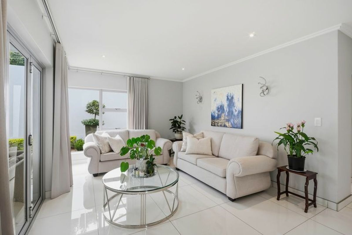 Modern Elegance, Spacious & Seamlessly Designed Luxury Townhouse - Photo 4