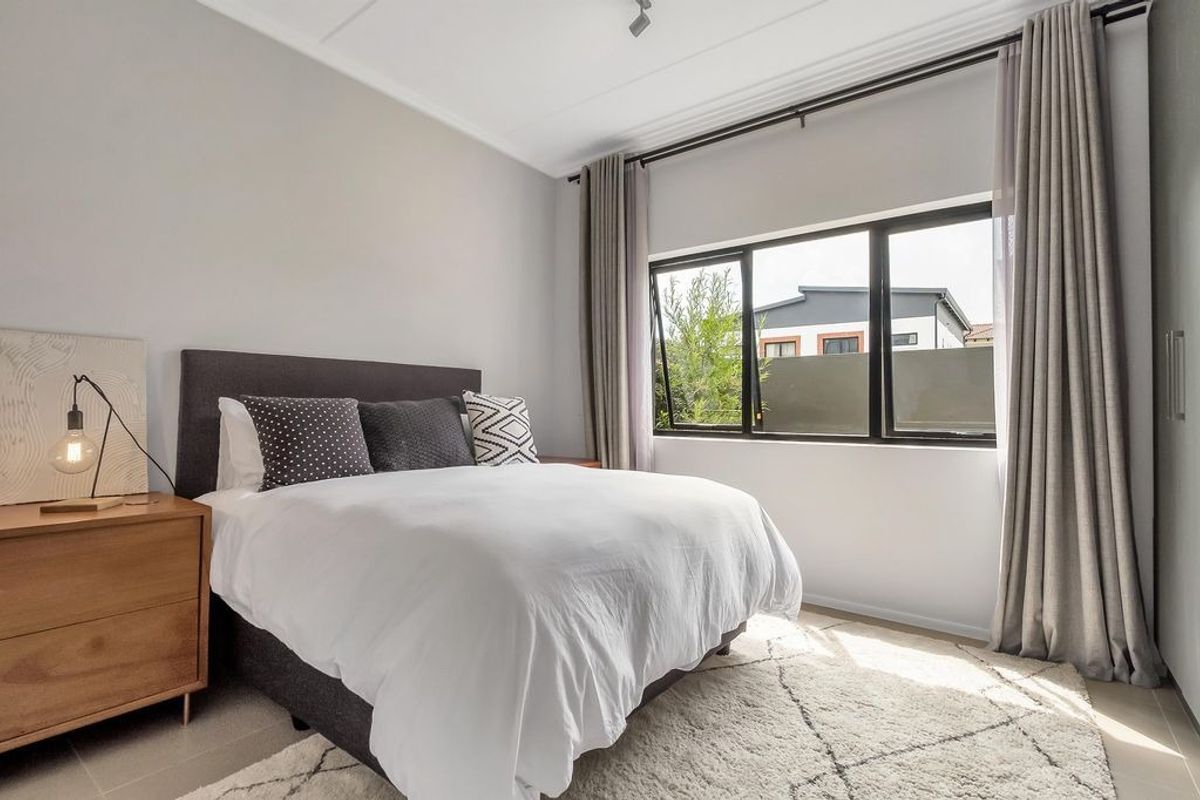 INVESTMENT OPPORTUNITY for the discerning investor with a Tenant in Place. - Photo 5
