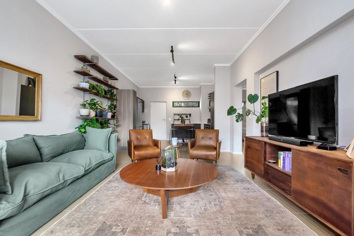 INVESTMENT OPPORTUNITY for the discerning investor with a Tenant in Place. - Photo 2