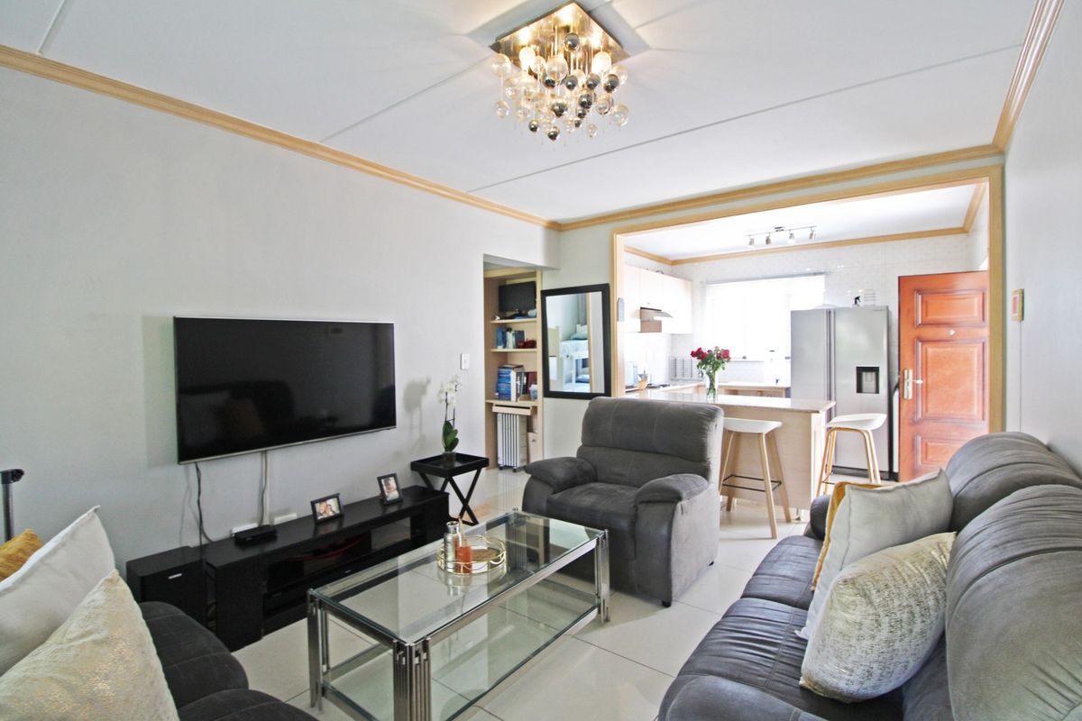 Bright & Spacious Garden Apartment in a Popular Midrand Complex - Photo 2