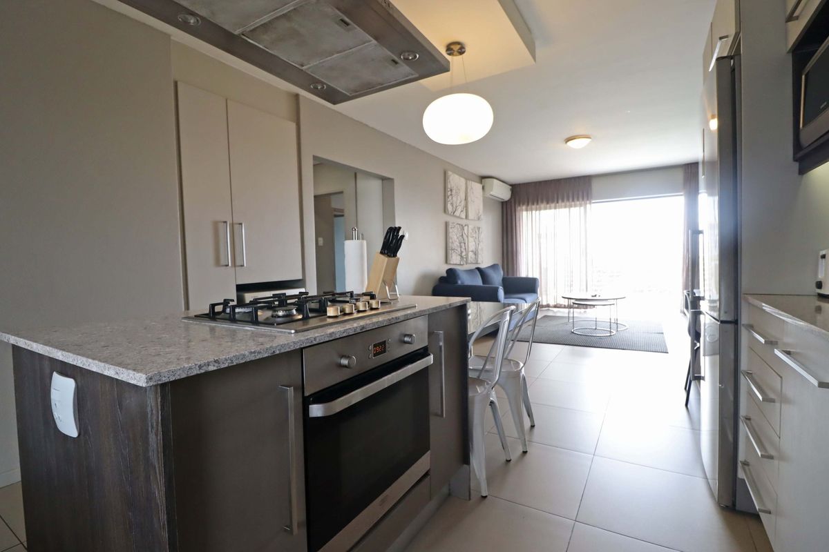 Secure & Stylish 2-Bedroom Apartment in Well Maintained Complex - Photo 5
