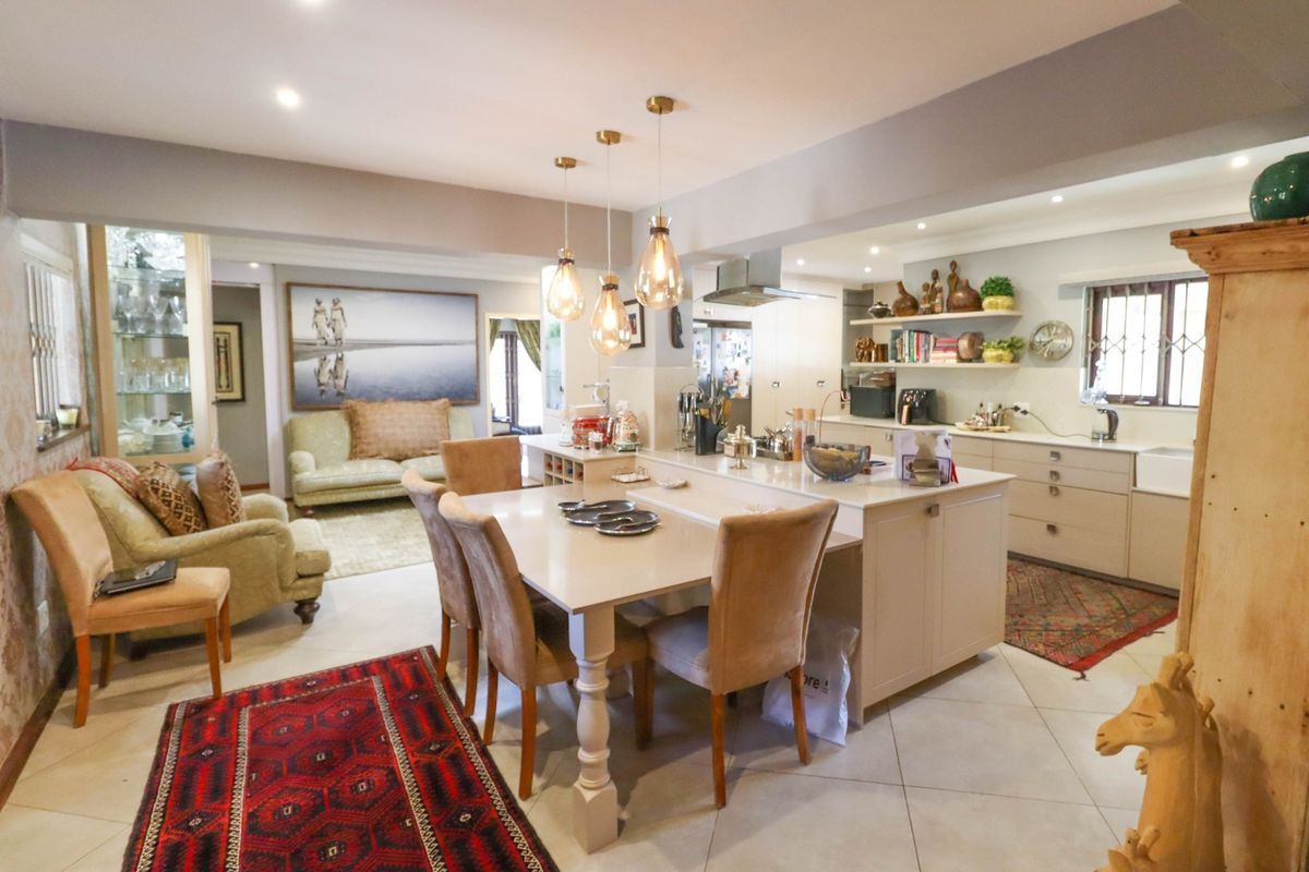Fabulous Family Home - Space, Elegance and tranquil river views - Photo 2