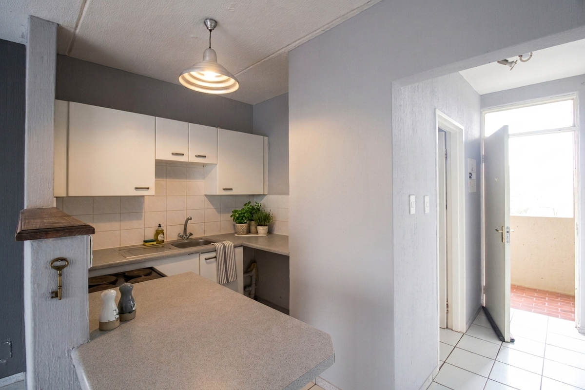Modern Sunlit Studio in Secure Complex - Photo 4