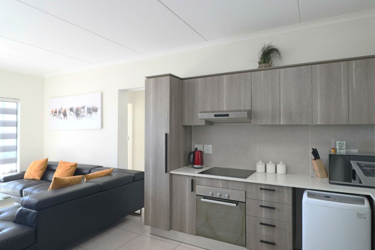 Perfect Lock-Up-and-Go Two Bedroom Apartment in The Aura. - Photo 3