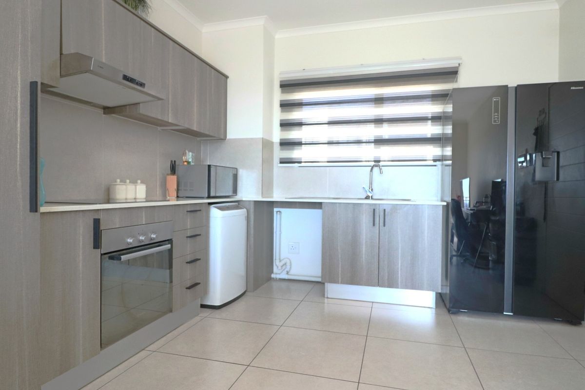 Perfect Lock-Up-and-Go Two Bedroom Apartment in The Aura. - Photo 4