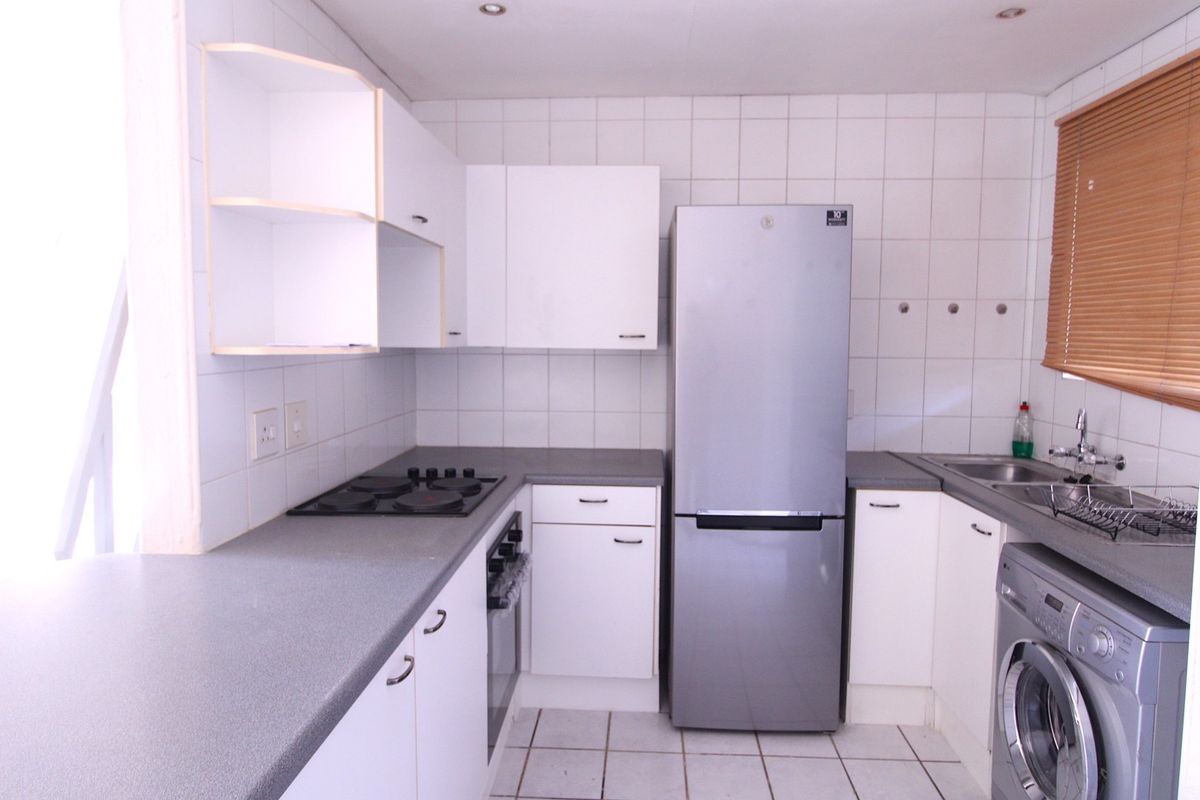 Tranquil Lock-Up-and-Go Apartment in Sought-After Edenburg - Photo 4