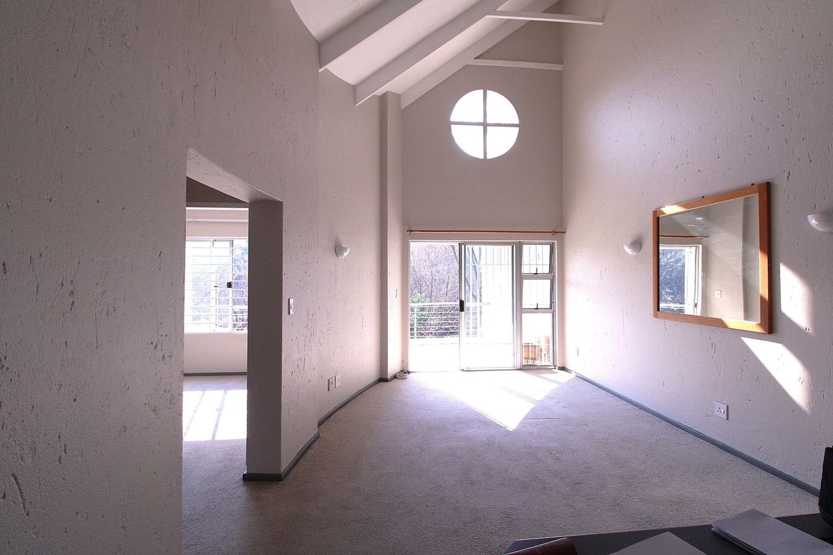 Tranquil Lock-Up-and-Go Apartment in Sought-After Edenburg - Photo 3