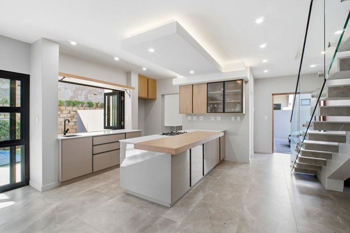 Stylish Contemporary & Modern Bryanston Home Featuring 3 Bedrooms and 3 En-Suite Bathrooms - Photo 5