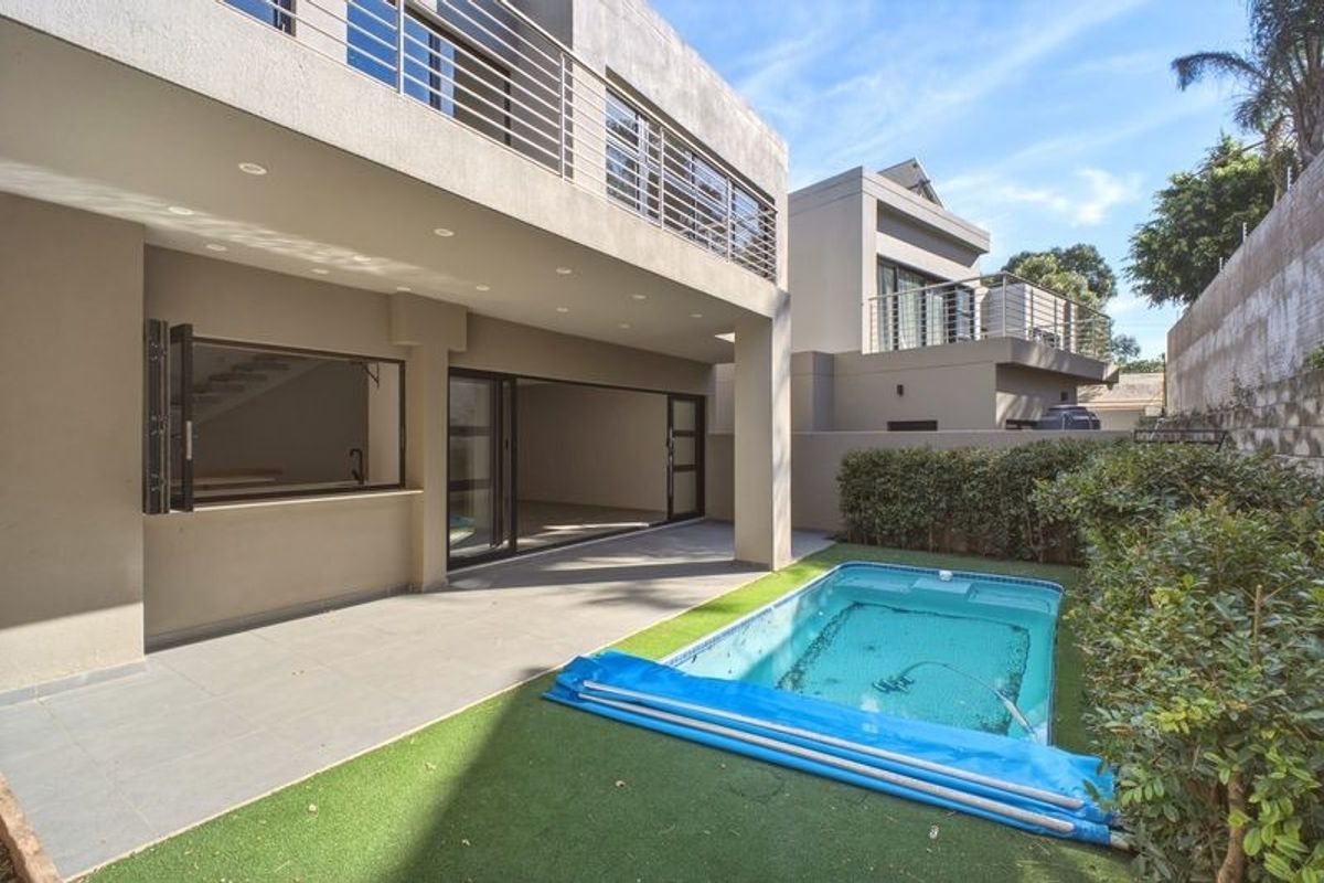 Stylish Contemporary & Modern Bryanston Home Featuring 3 Bedrooms and 3 En-Suite Bathrooms - Photo 2