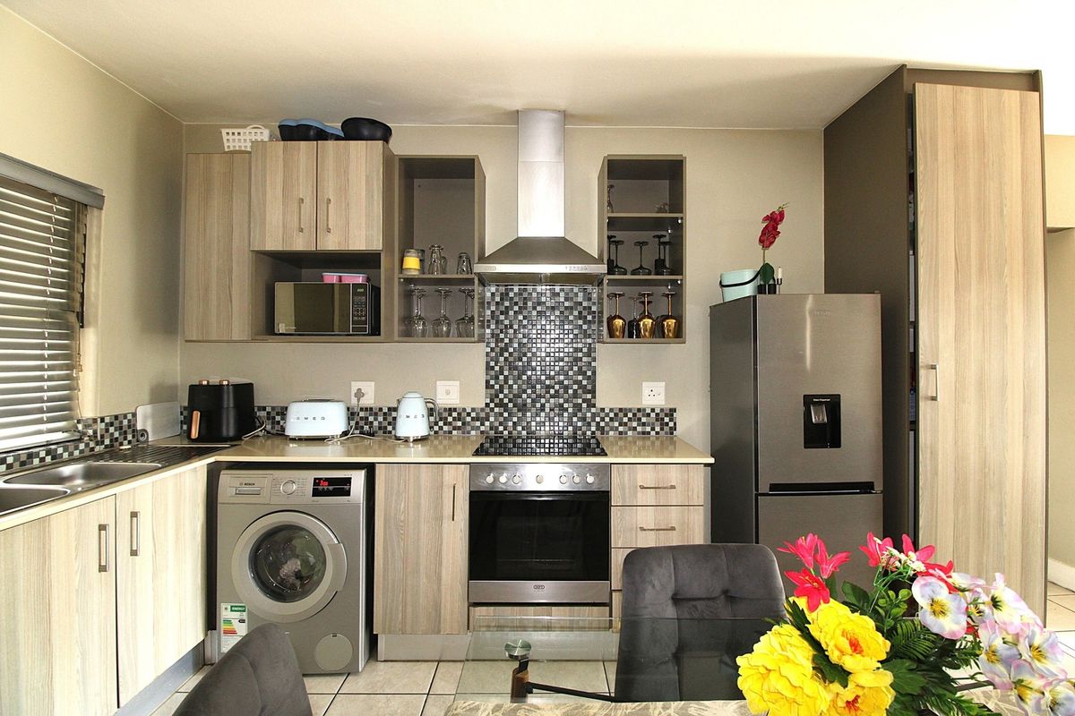 Modern 2-Bedroom Apartment in The Cube – Secure Living in the Heart of Rivonia - Photo 2