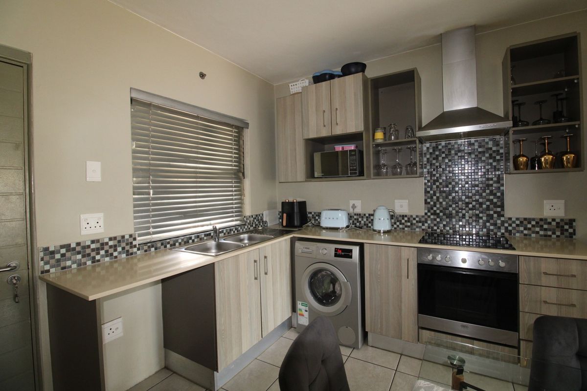 Modern 2-Bedroom Apartment in The Cube – Secure Living in the Heart of Rivonia - Photo 3