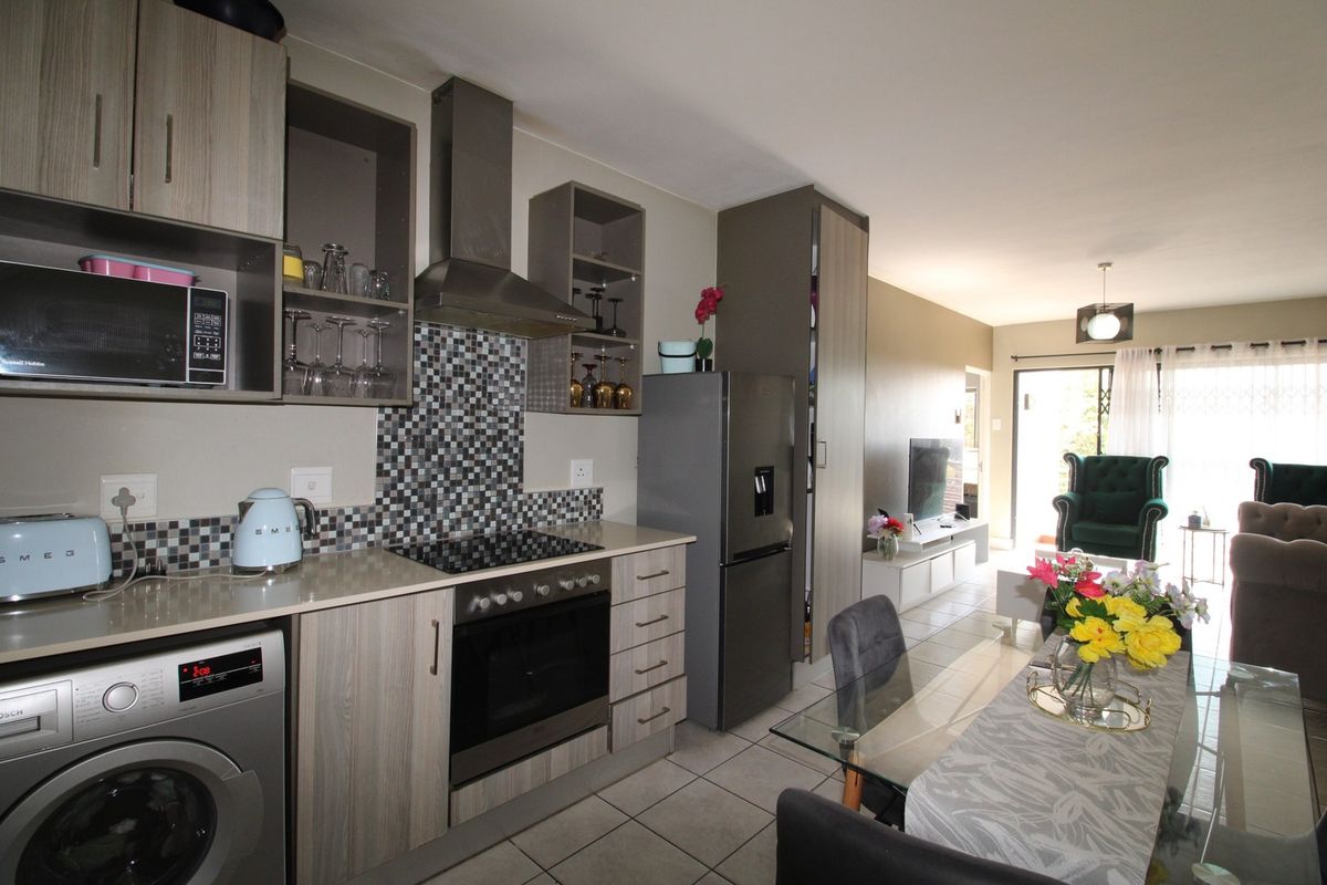Modern 2-Bedroom Apartment in The Cube – Secure Living in the Heart of Rivonia - Photo 4