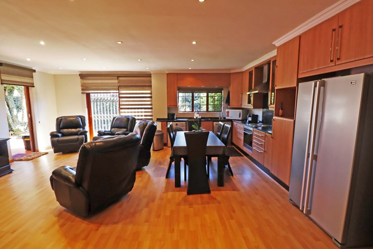 Modern 2-Bedroom Simplex with Private Garden For Sale in Edenburg - Photo 3