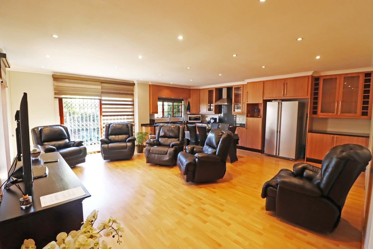 Modern 2-Bedroom Simplex with Private Garden For Sale in Edenburg - Photo 5