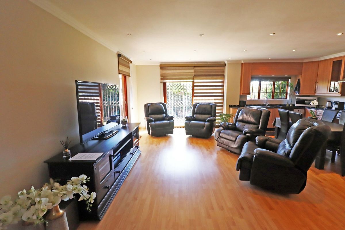 Modern 2-Bedroom Simplex with Private Garden For Sale in Edenburg - Photo 4