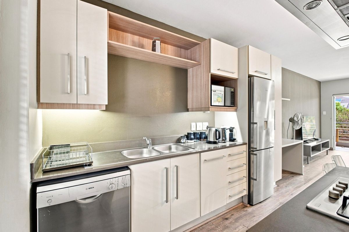Modern 2-Bed, 2-Bath Apartment | Airbnb-Friendly | Bryanston - Photo 5