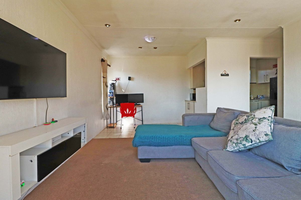Charming 1-Bedroom Apartment for Sale in Edenburg - Photo 2