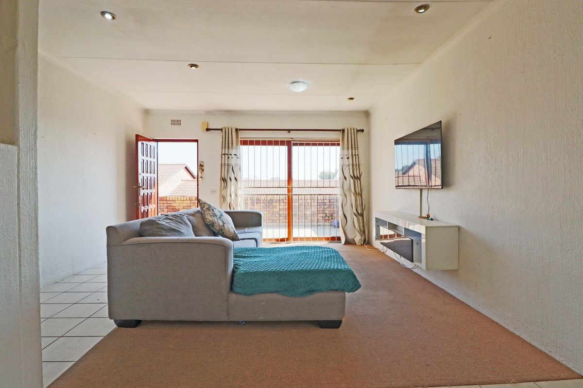 Charming 1-Bedroom Apartment for Sale in Edenburg - Photo 3
