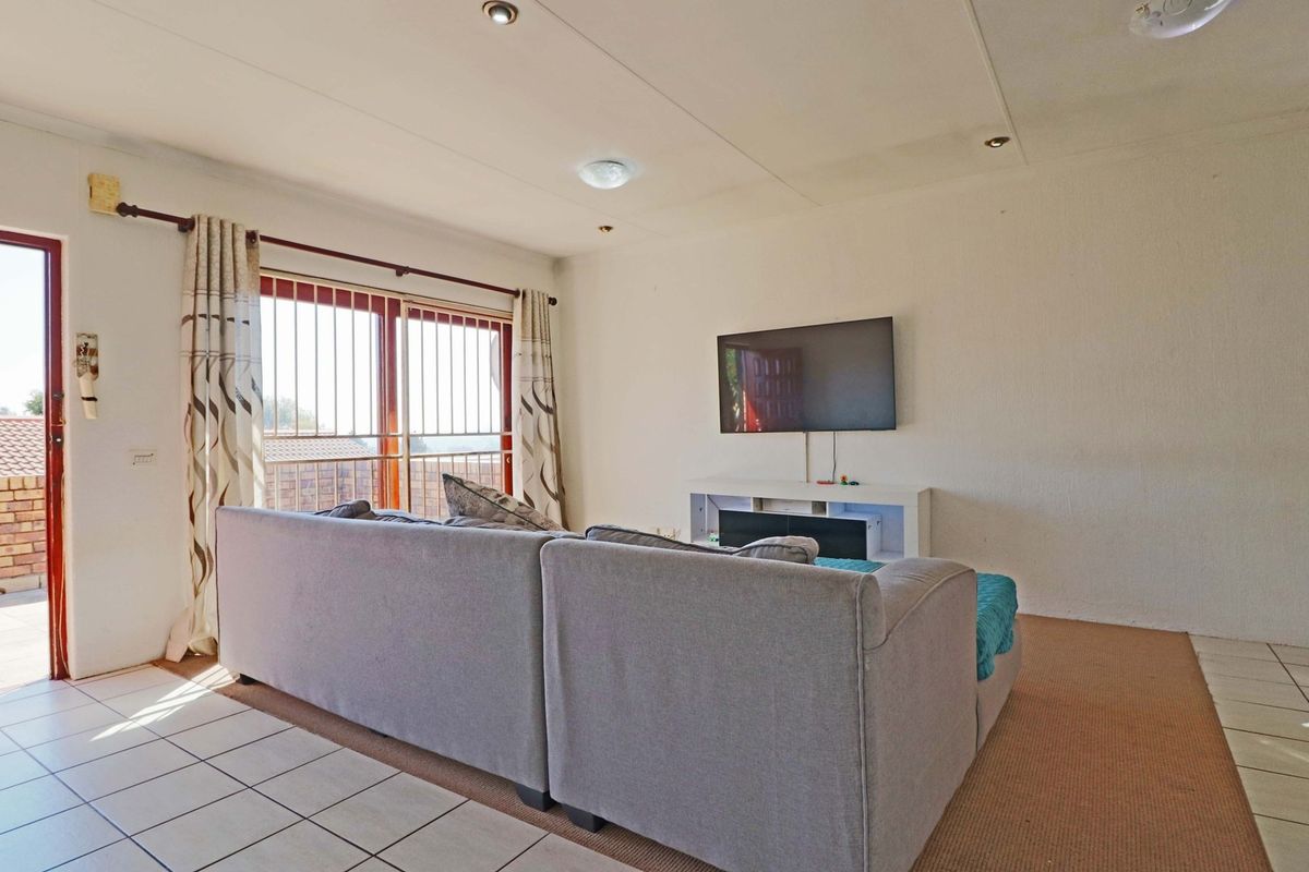Charming 1-Bedroom Apartment for Sale in Edenburg - Photo 4