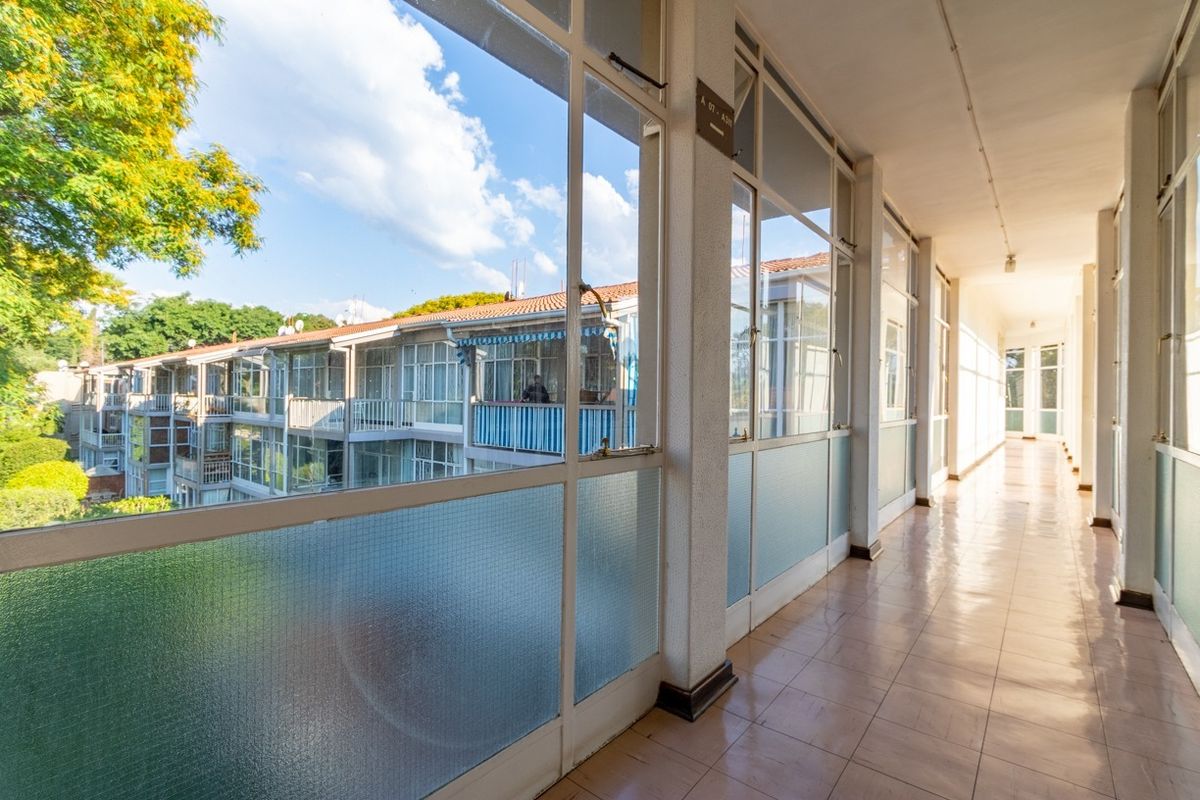 3 Bedroom Apartment for Sale in the beautiful Sandton suburb of Riepen Park! - Photo 4