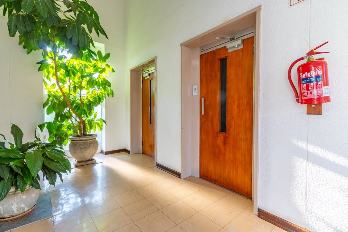 3 Bedroom Apartment for Sale in the beautiful Sandton suburb of Riepen Park! - Photo 3