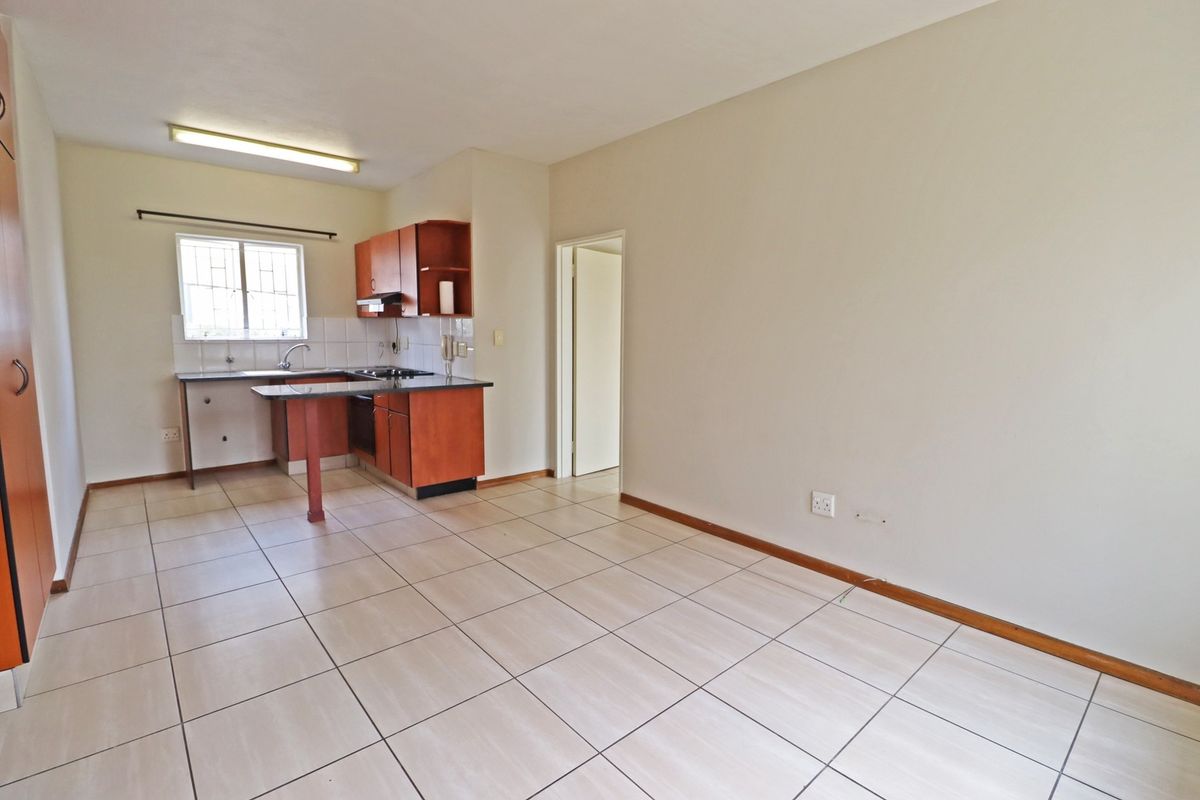 Charming One-Bedroom Ground-Floor Apartment in Ferndale - Photo 3