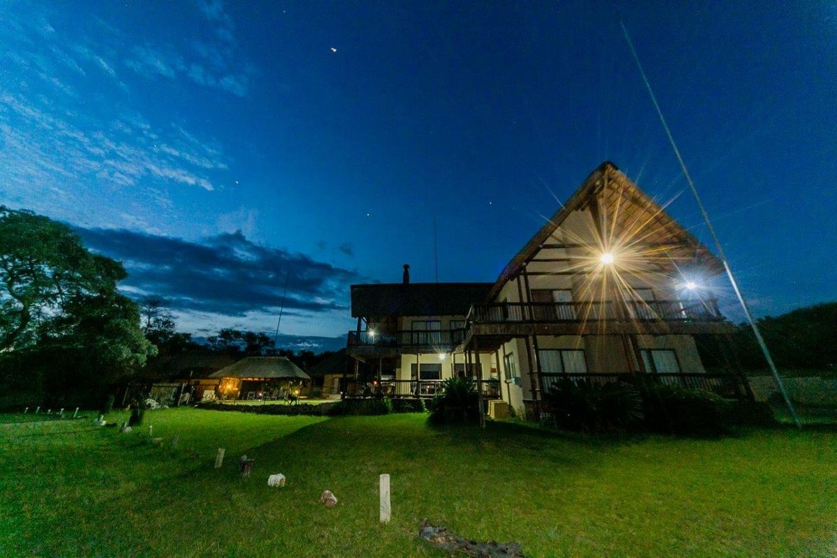 BEAUTIFUL HOUSE WITH 3 SELF CATERING CHALETS OR 3 RENTALS - Photo 4