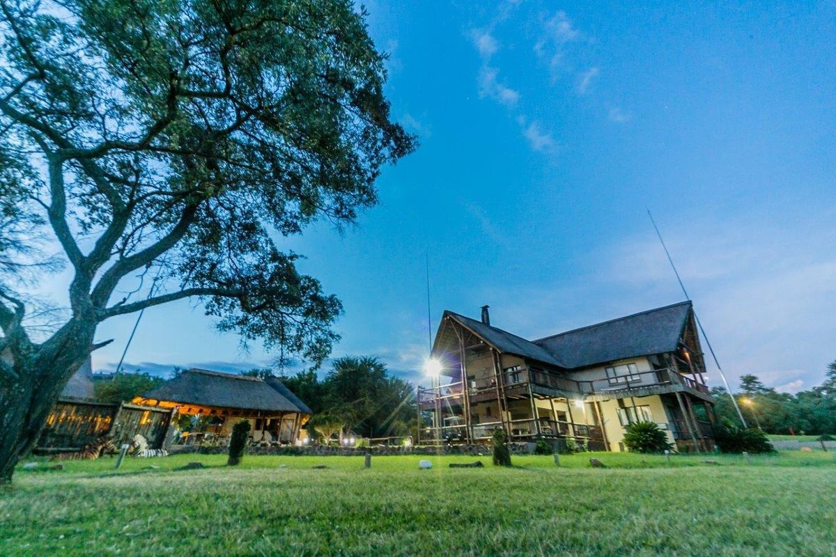 BEAUTIFUL HOUSE WITH 3 SELF CATERING CHALETS OR 3 RENTALS - Photo 3