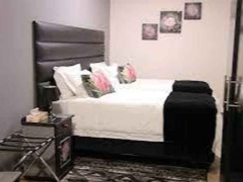 THIS GUESTHOUSE IS CENTRALLY LOCATED IN MOOKGOPHONG PREVIOUSLY KNOWN AS NABOOMSPRUIT. - Photo 8