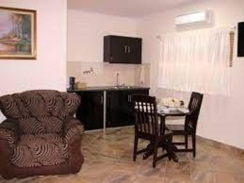 THIS GUESTHOUSE IS CENTRALLY LOCATED IN MOOKGOPHONG PREVIOUSLY KNOWN AS NABOOMSPRUIT. - Photo 7