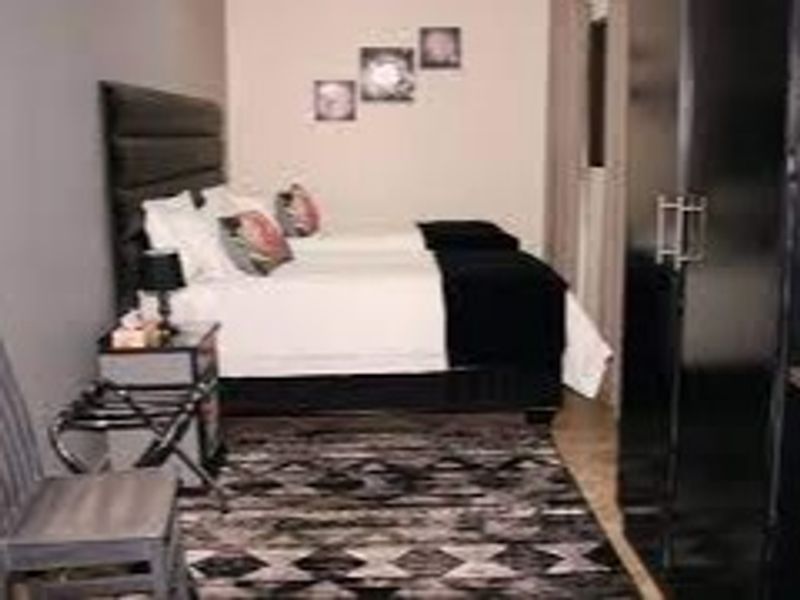 THIS GUESTHOUSE IS CENTRALLY LOCATED IN MOOKGOPHONG PREVIOUSLY KNOWN AS NABOOMSPRUIT. - Photo 6