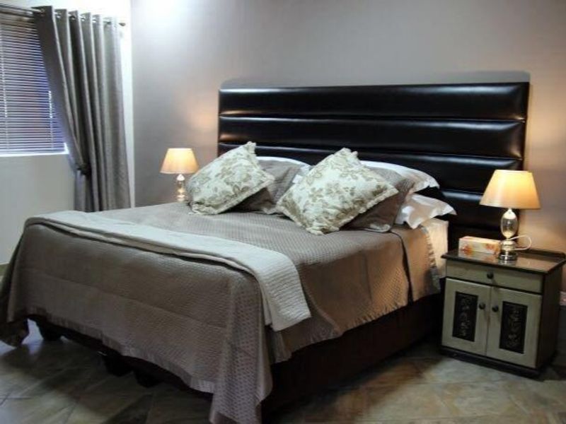 THIS GUESTHOUSE IS CENTRALLY LOCATED IN MOOKGOPHONG PREVIOUSLY KNOWN AS NABOOMSPRUIT. - Photo 5