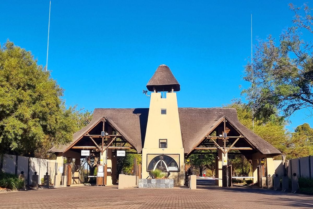 On the golf course - Photo 5