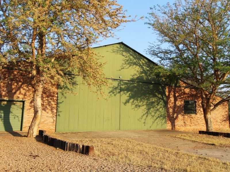 This little gem offers the most beautiful view of Kranskop Mountain in the area. - Photo 9