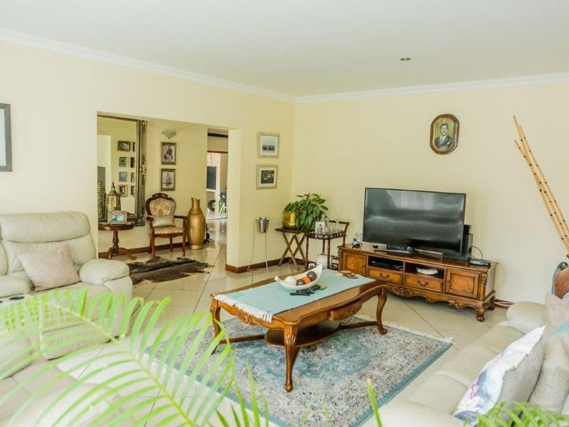 INVESTOR FIXER UPPER! - Photo 7