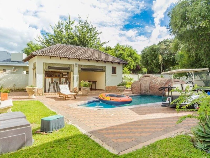 INVESTOR FIXER UPPER! - Photo 3