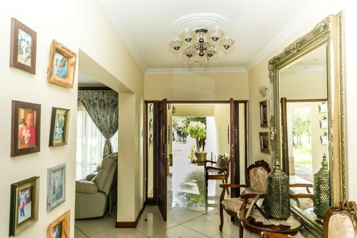 INVESTOR FIXER UPPER! - Photo 5