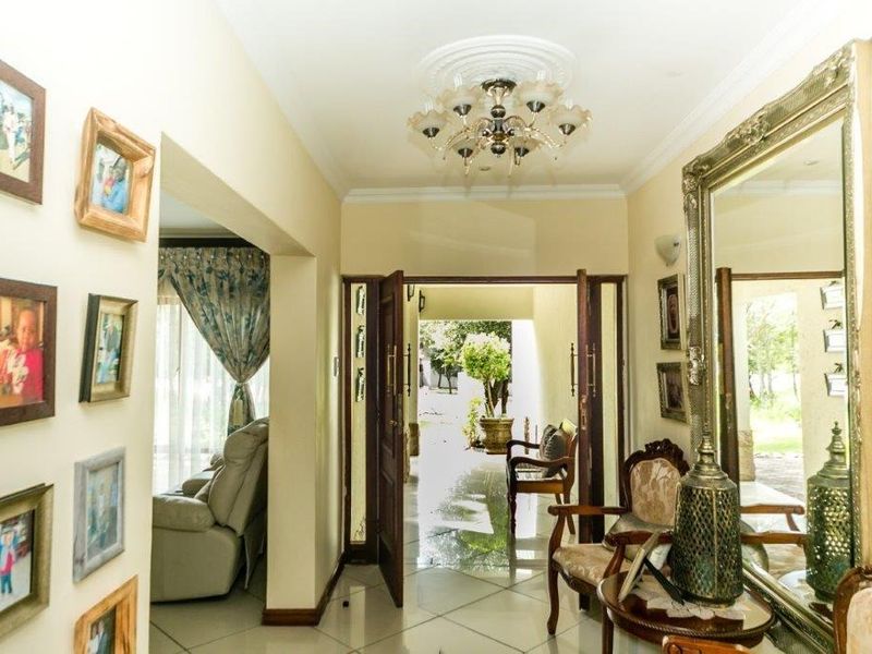 INVESTOR FIXER UPPER! - Photo 5