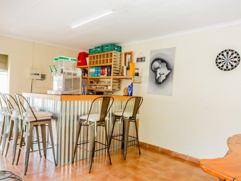 INVESTOR FIXER UPPER! - Photo 4