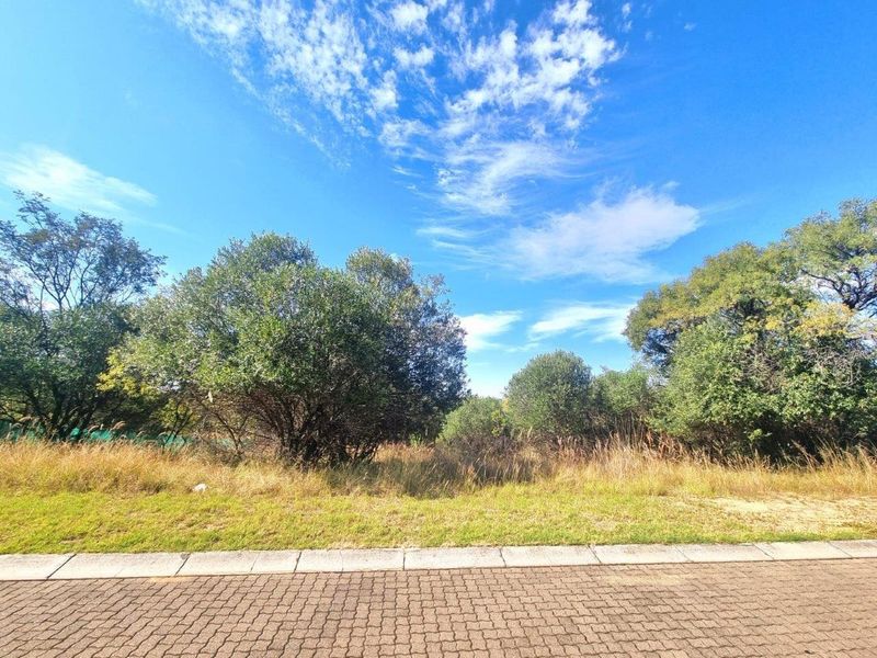 Panoramic Perfection: Expansive Stand on Prestigious Hilltop Golf View - Photo 10