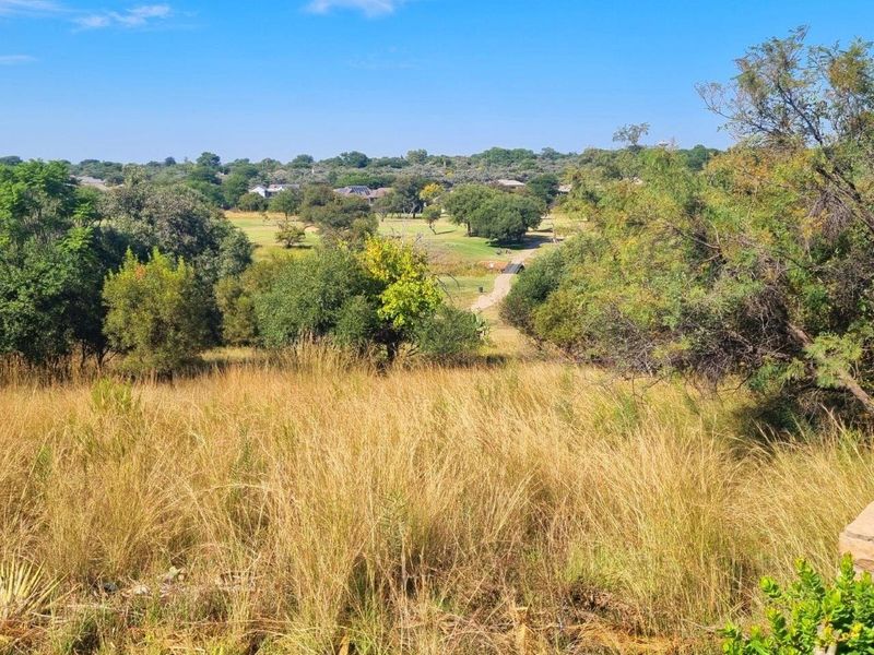 Panoramic Perfection: Expansive Stand on Prestigious Hilltop Golf View - Photo 8
