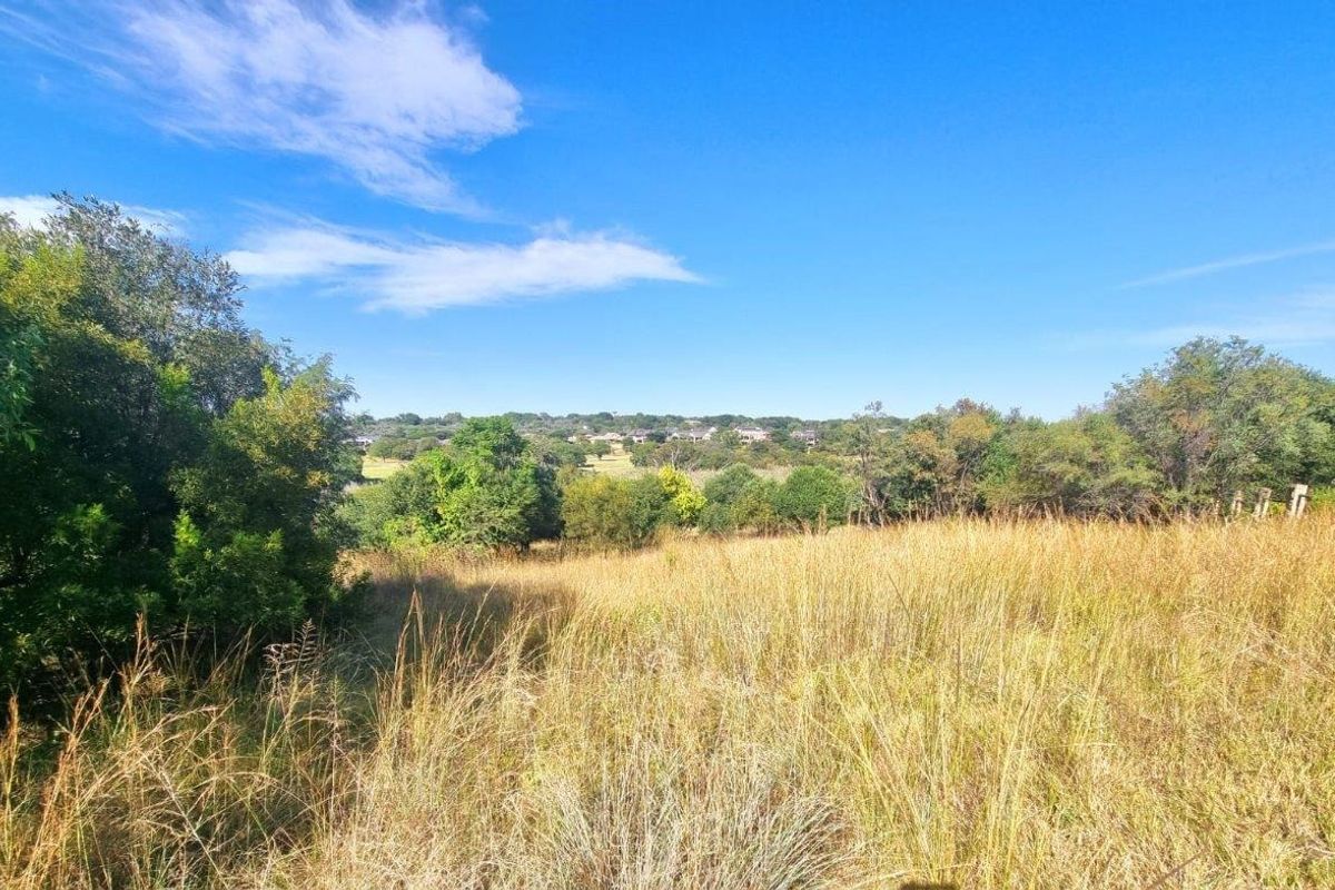 Panoramic Perfection: Expansive Stand on Prestigious Hilltop Golf View - Photo 5