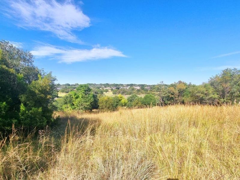 Panoramic Perfection: Expansive Stand on Prestigious Hilltop Golf View - Photo 5