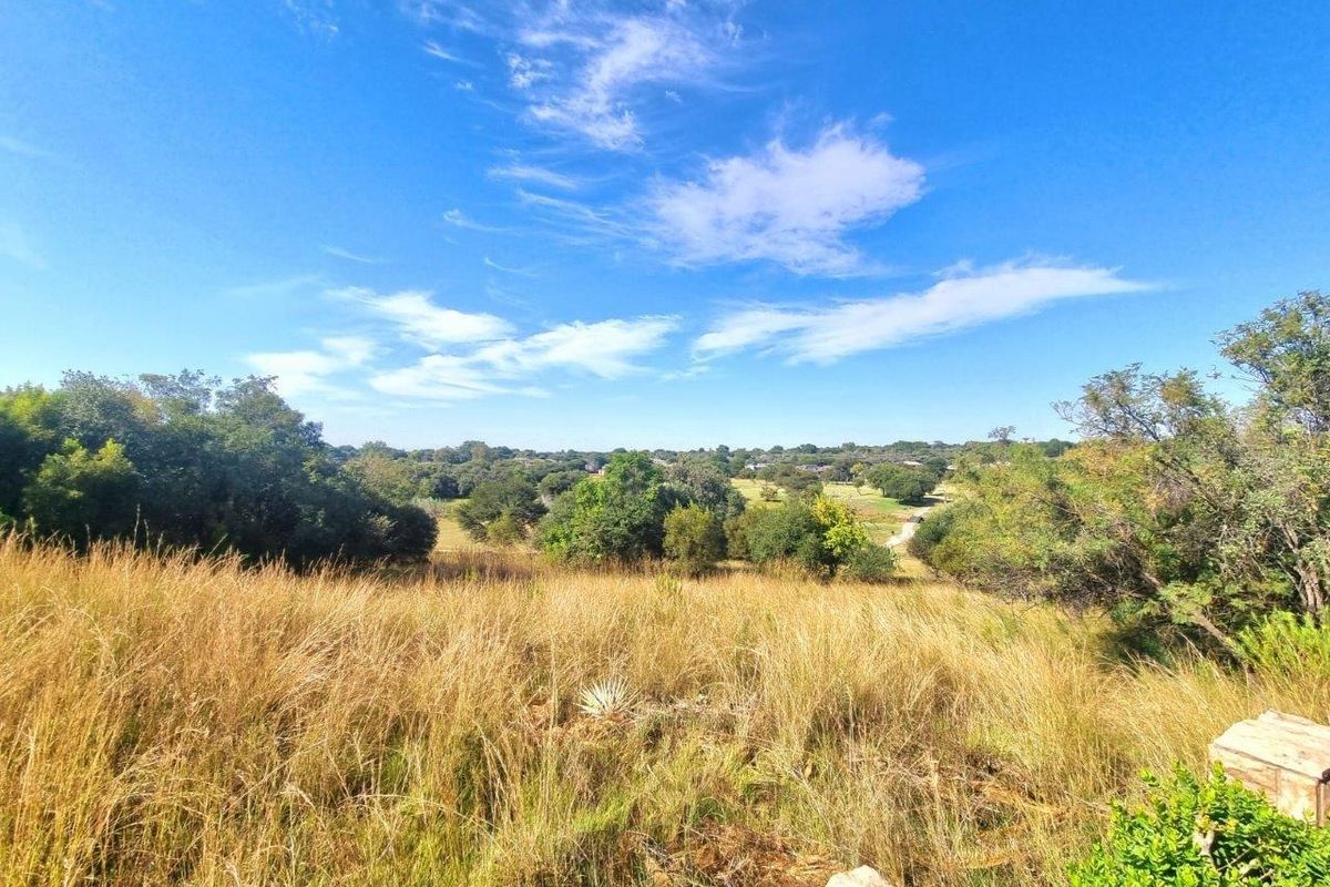 Panoramic Perfection: Expansive Stand on Prestigious Hilltop Golf View - Photo 2