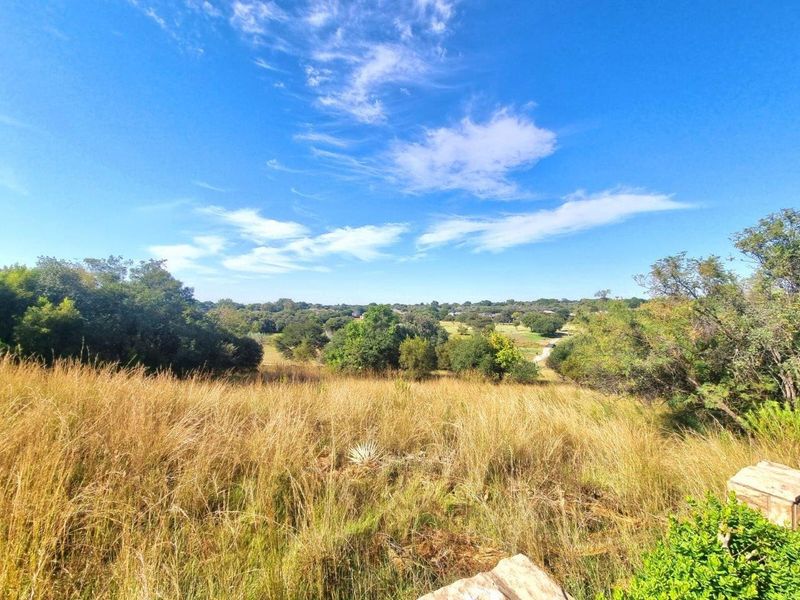Panoramic Perfection: Expansive Stand on Prestigious Hilltop Golf View - Photo 2
