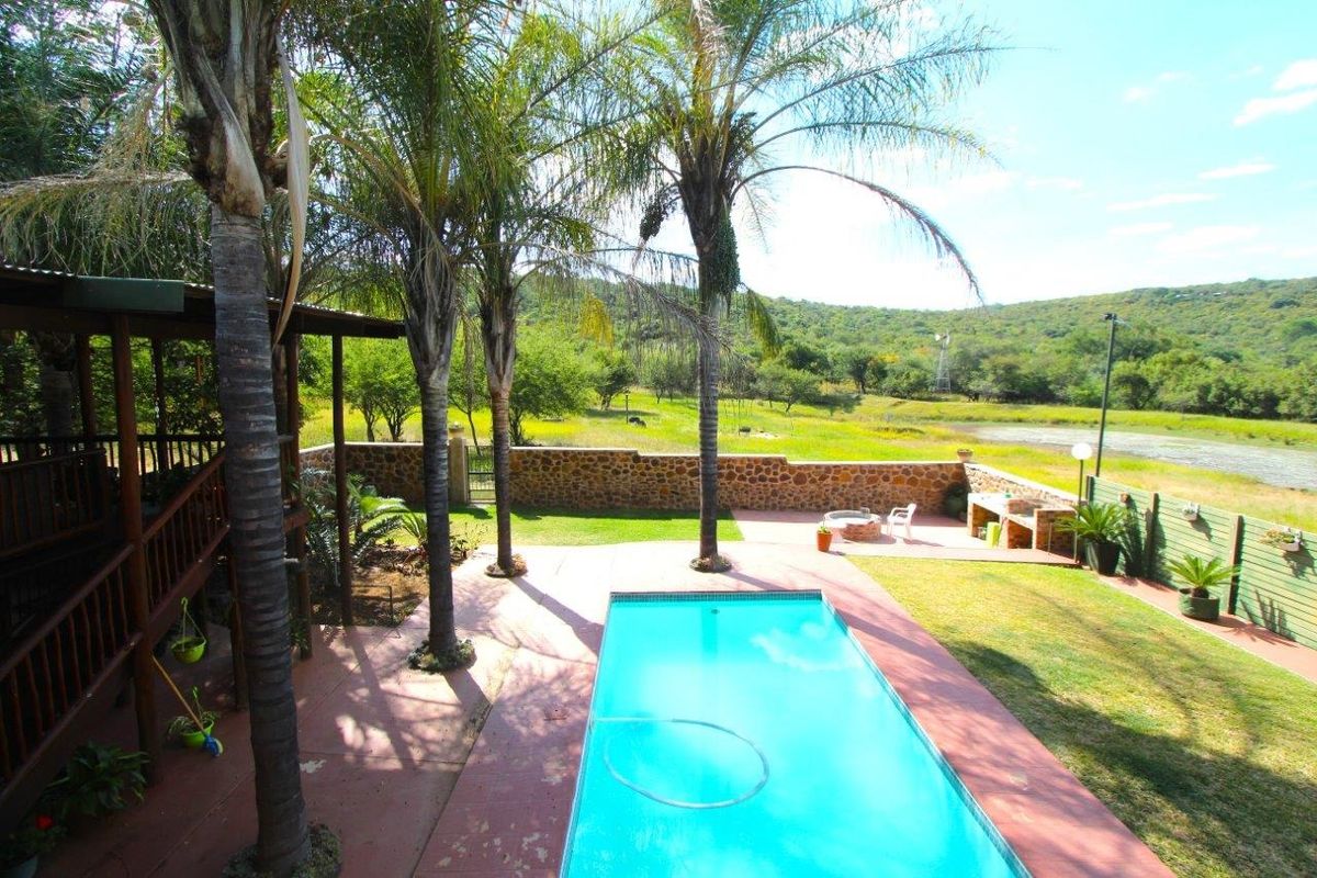 BARGAIN - ESCAPE TO NATURE'S EMBRACE-YOUR FARM RETREAT AMIDST ABUNDANT WILDLIFE IN MODIMOLE - Photo 2