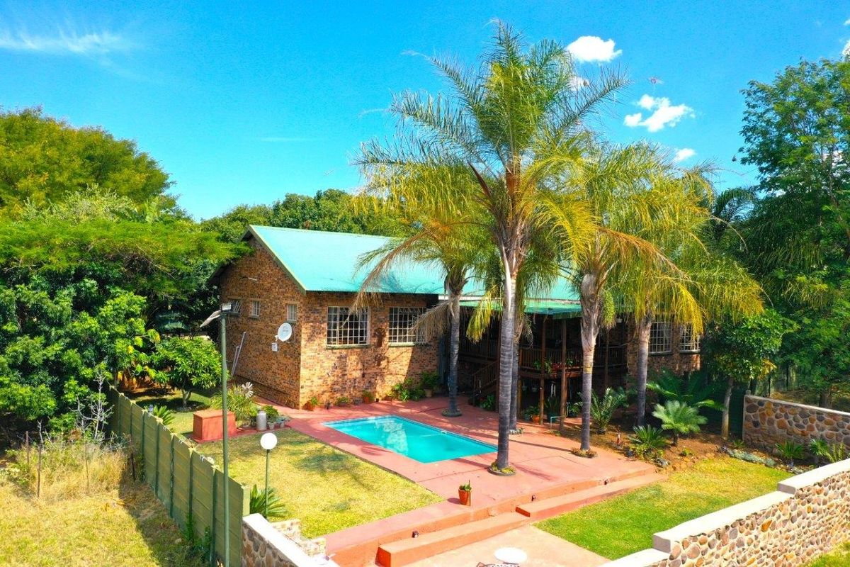 BARGAIN - ESCAPE TO NATURE'S EMBRACE-YOUR FARM RETREAT AMIDST ABUNDANT WILDLIFE IN MODIMOLE - Photo 3