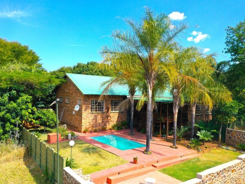 BARGAIN - ESCAPE TO NATURE'S EMBRACE-YOUR FARM RETREAT AMIDST ABUNDANT WILDLIFE IN MODIMOLE - Photo 3