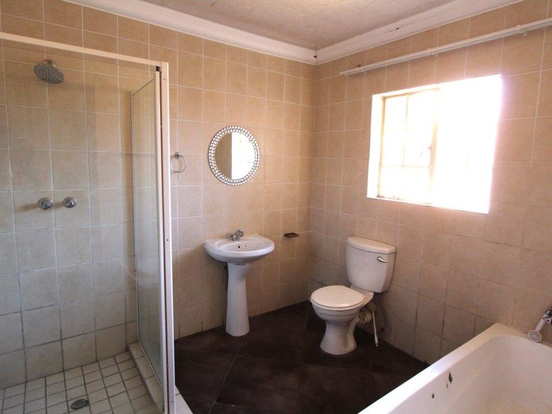 Beautifull 3 bedroom home close to the hospital - Photo 8